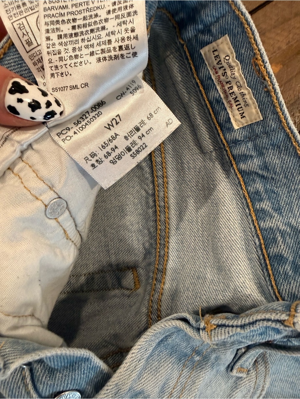Levi's 501 Light Wash Denim Cutoff Shorts - Women's - Picture 4 of 4